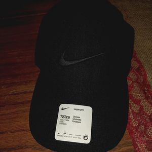 Black Nike hat